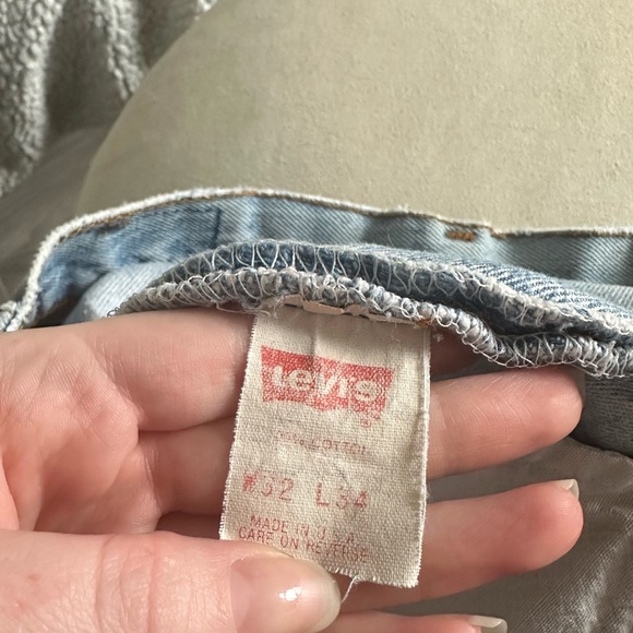 LEVIS CUTOUT SHORTS - Picture 7 of 7